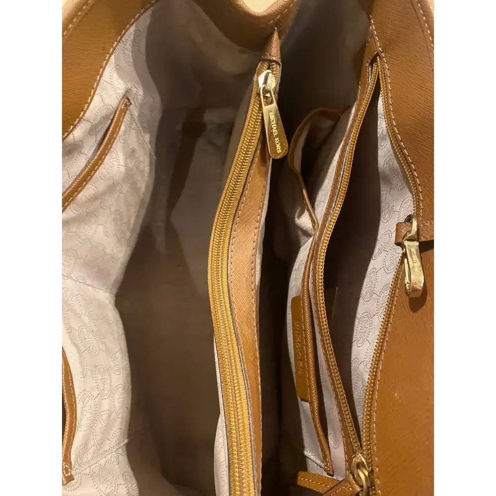 Michael Kors leather purse - Picture 8 of 16